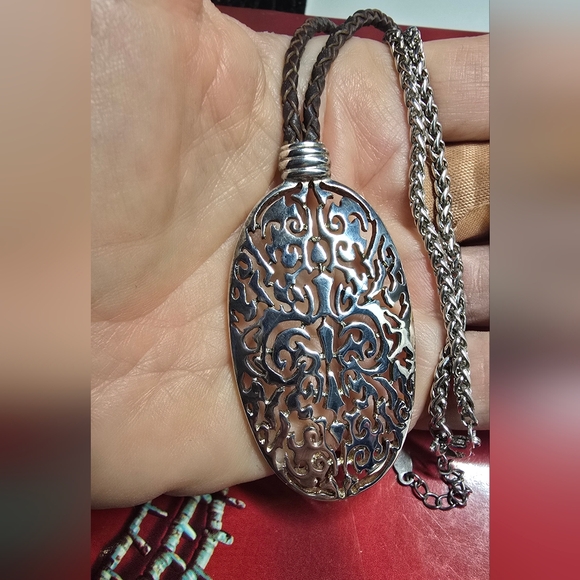 Silver Domed Oval Filagree Pendant Necklace 16-18" - Picture 4 of 5